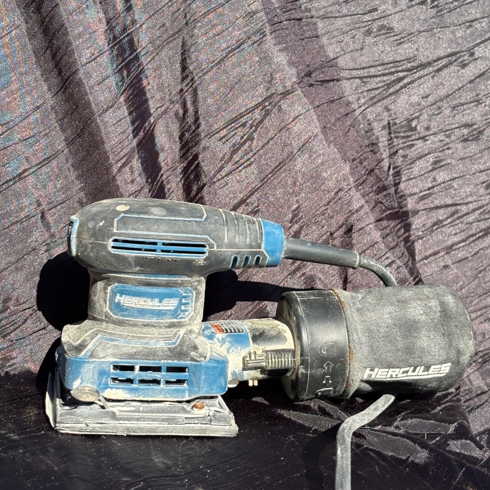 Hercules HE012 1/4 Sheet Palm Sander 2.4A 15000 OPM Corded Electric Blue Black